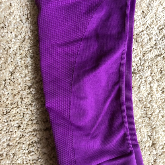 EUC! LULULEMON COMPRESSION LEGGINGS - Picture 4 of 6